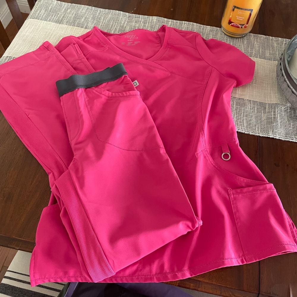 Womens Cherokee infinity scrub set